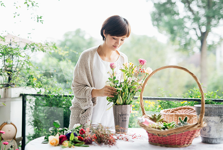 生活家：Belle  处女座，依然理想主义的第二个20岁，运营总监，绿植栽培5年。
人总要保有一些理想性的东西，否则人生就太无聊了。不管现实怎么物欲横流、权益权衡，这种理想性，最终区分你和其他人。